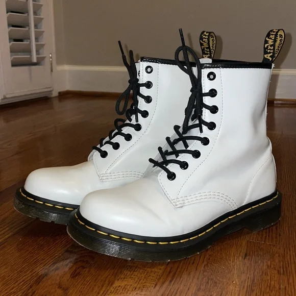 Dr Martens - Women's 1460 Smooth Leather Combat Boots - like new - Picture 1 of 11